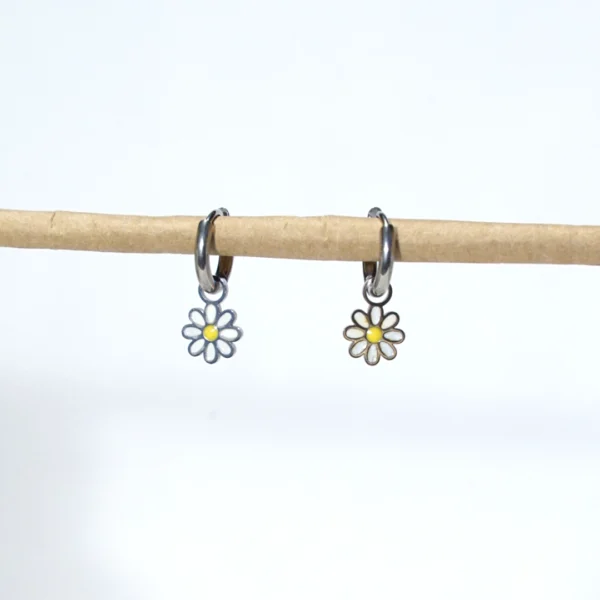 base_eadvsdfdicion Pendientes aro con charm margarita acero inoxidable
