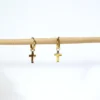 base_edsdfvrtgsricion Pendientes aro con charm cruz acero inoxidable